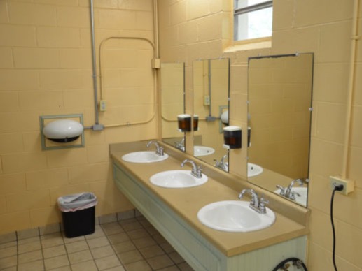 Clean Heated Bath House Yonah Mountain Campground