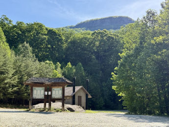 Trailhead Parking for Yonah Mountain Hike Near Yonah Mountain Campground
